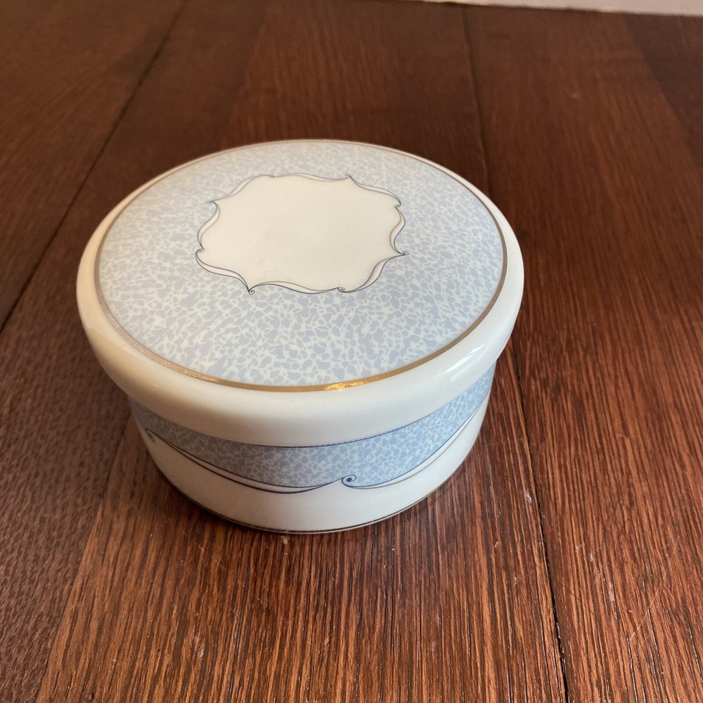Vintage WEDGWOOD Bone China VENICE Round Lidded Trinket Jewelry Gift Box